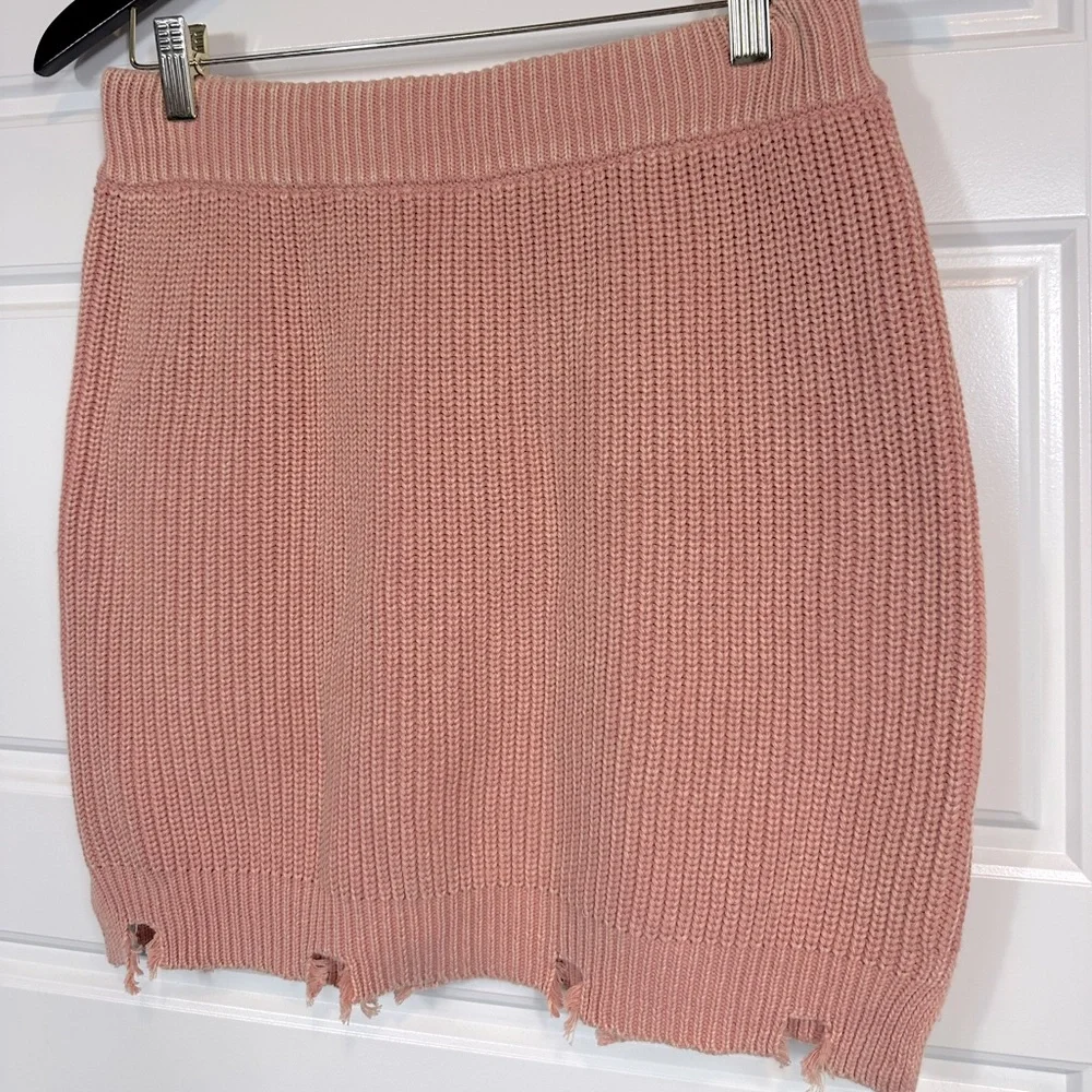 Mable Julia Distressed Raw Hem Knit Sweater Mini Skirt in Salmon Size Medium - Picture 3 of 10
